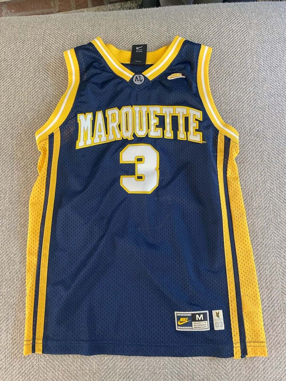 Nike Marquette Golden Eagles Dwyane Wade #3 Basketball Jersey Navy Blue Size M